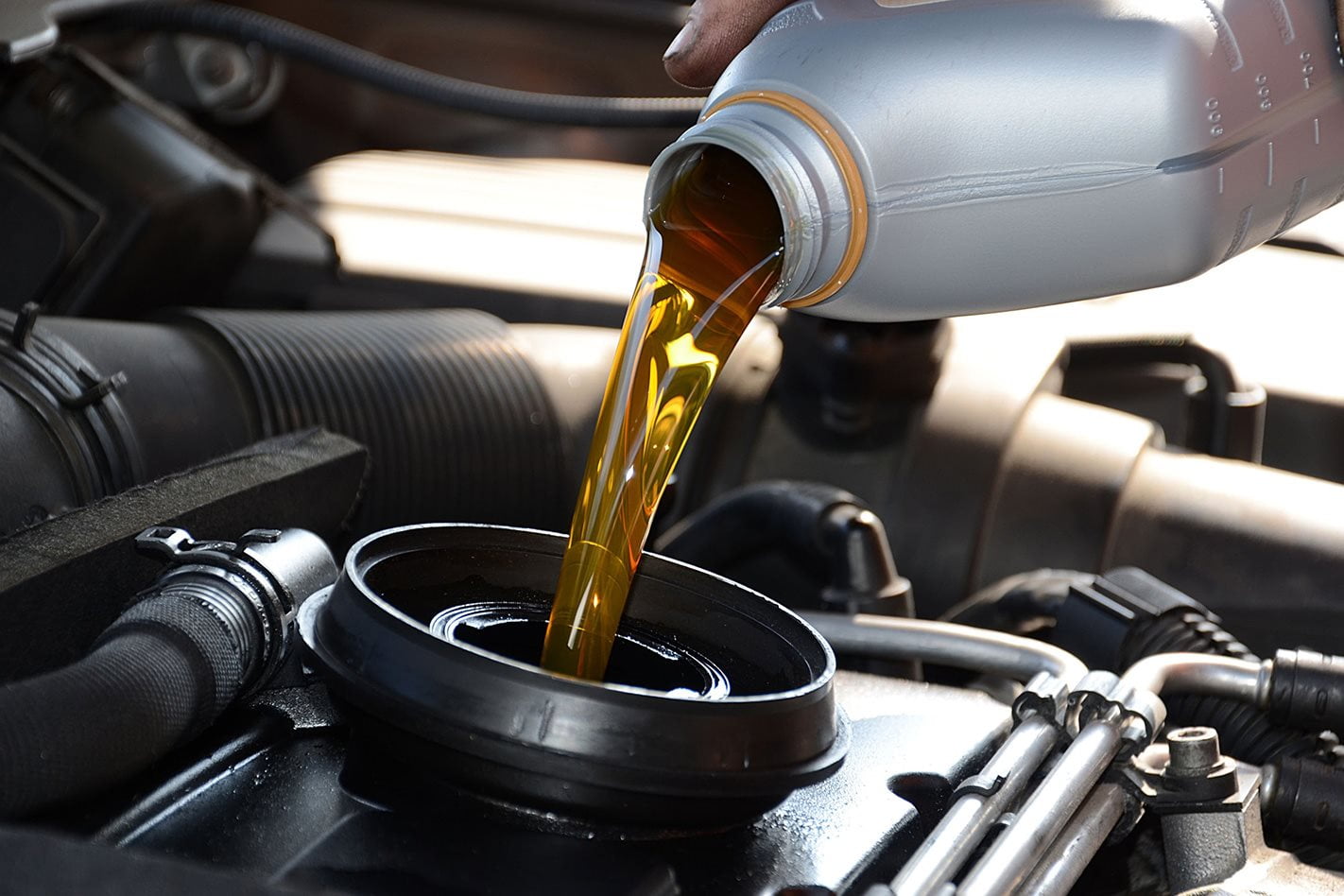 ¿Cómo elegir el aceite de motor adecuado para su carro?