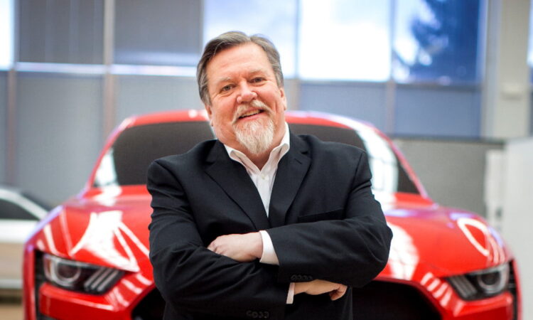 El diseñador de Ford GT y Mustang deja Ford