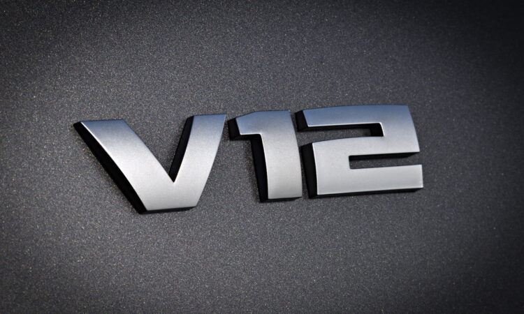 BMW construirá su último auto V-12 en 2022