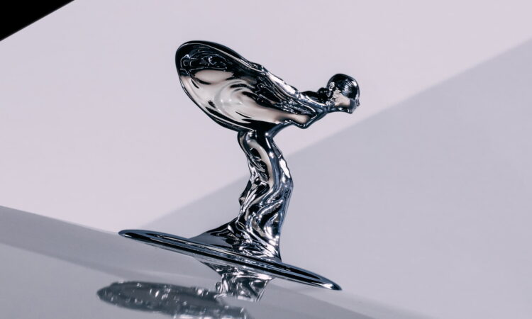 Rolls-Royce rediseñó el Spirit of Ecstasy para la era eléctrica