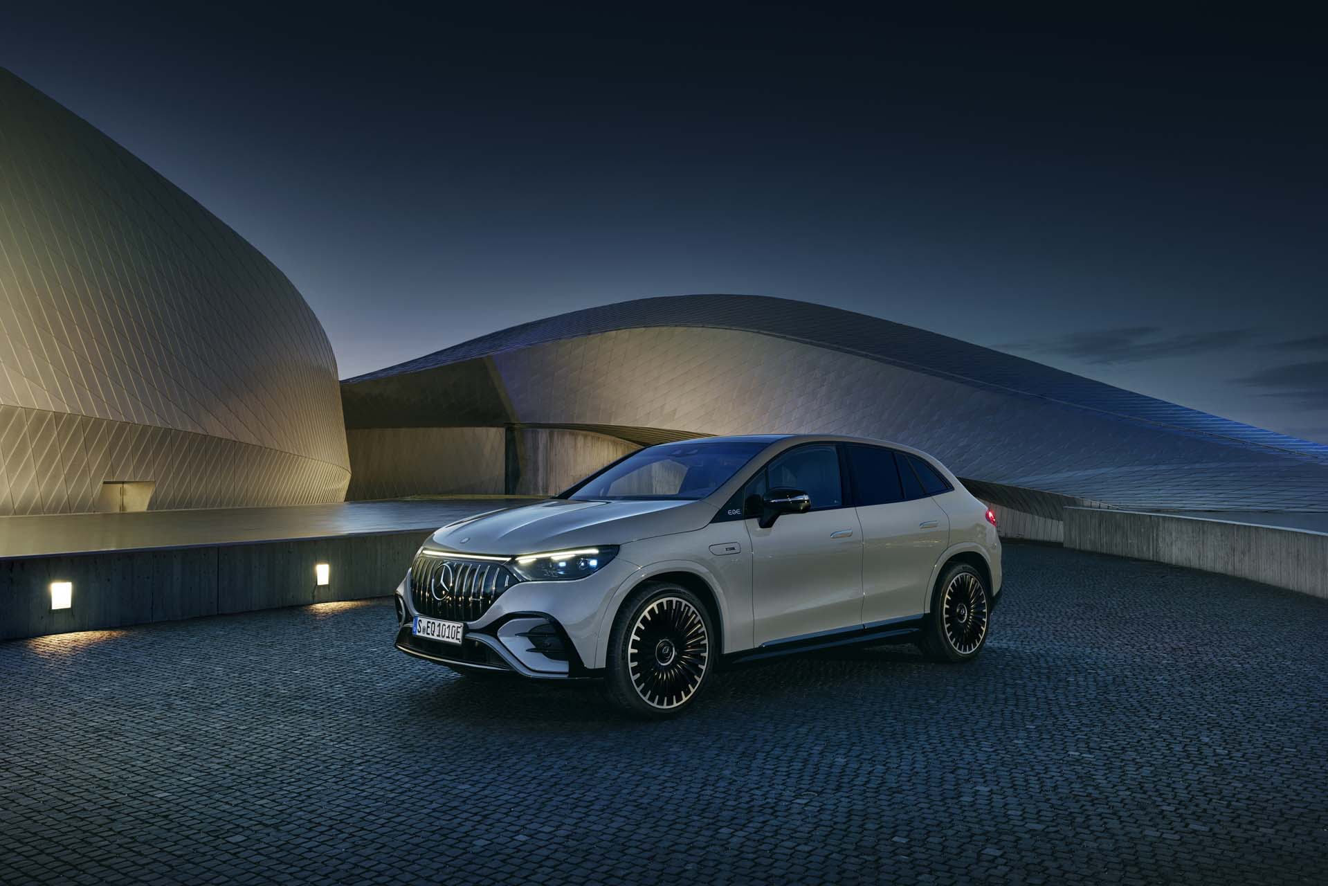 SUV Mercedes-Benz EQE 2023