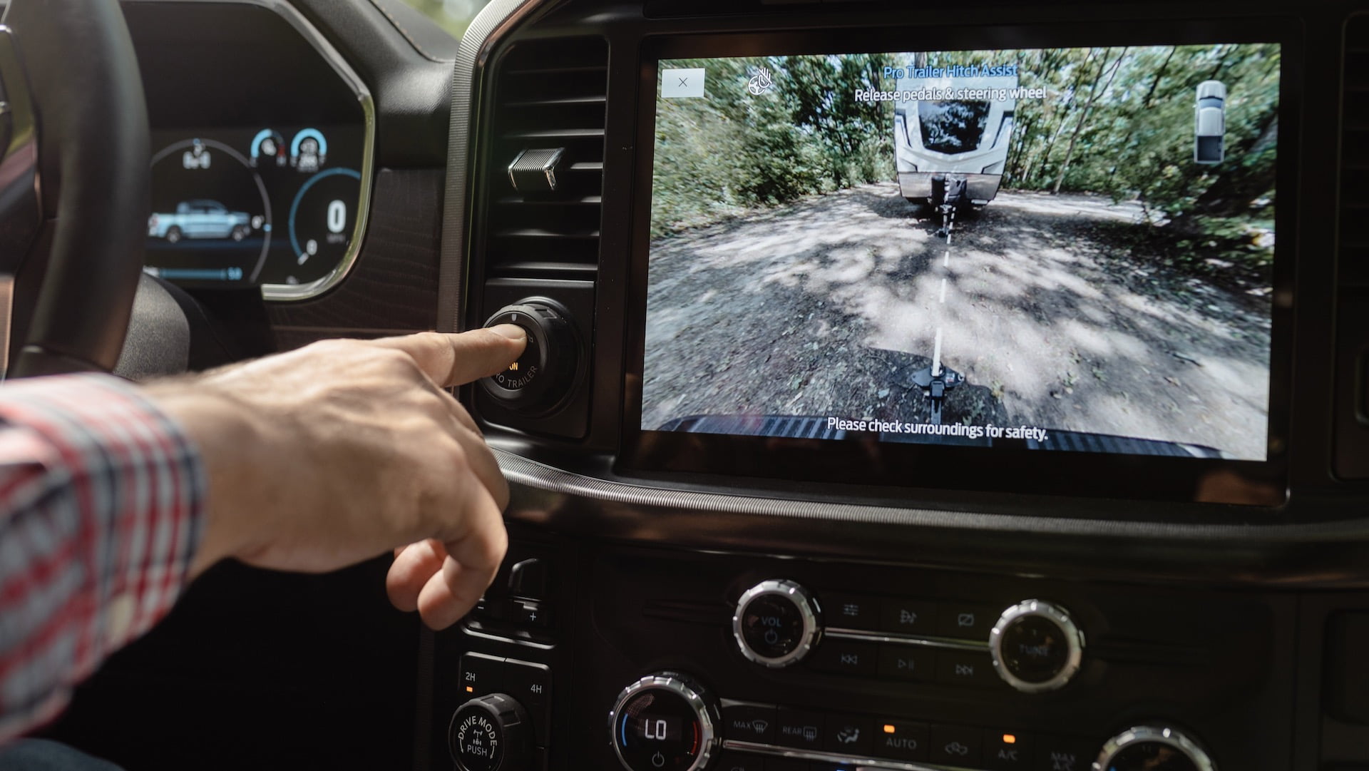 Ford utiliza IA para simplificar la conexión de remolques