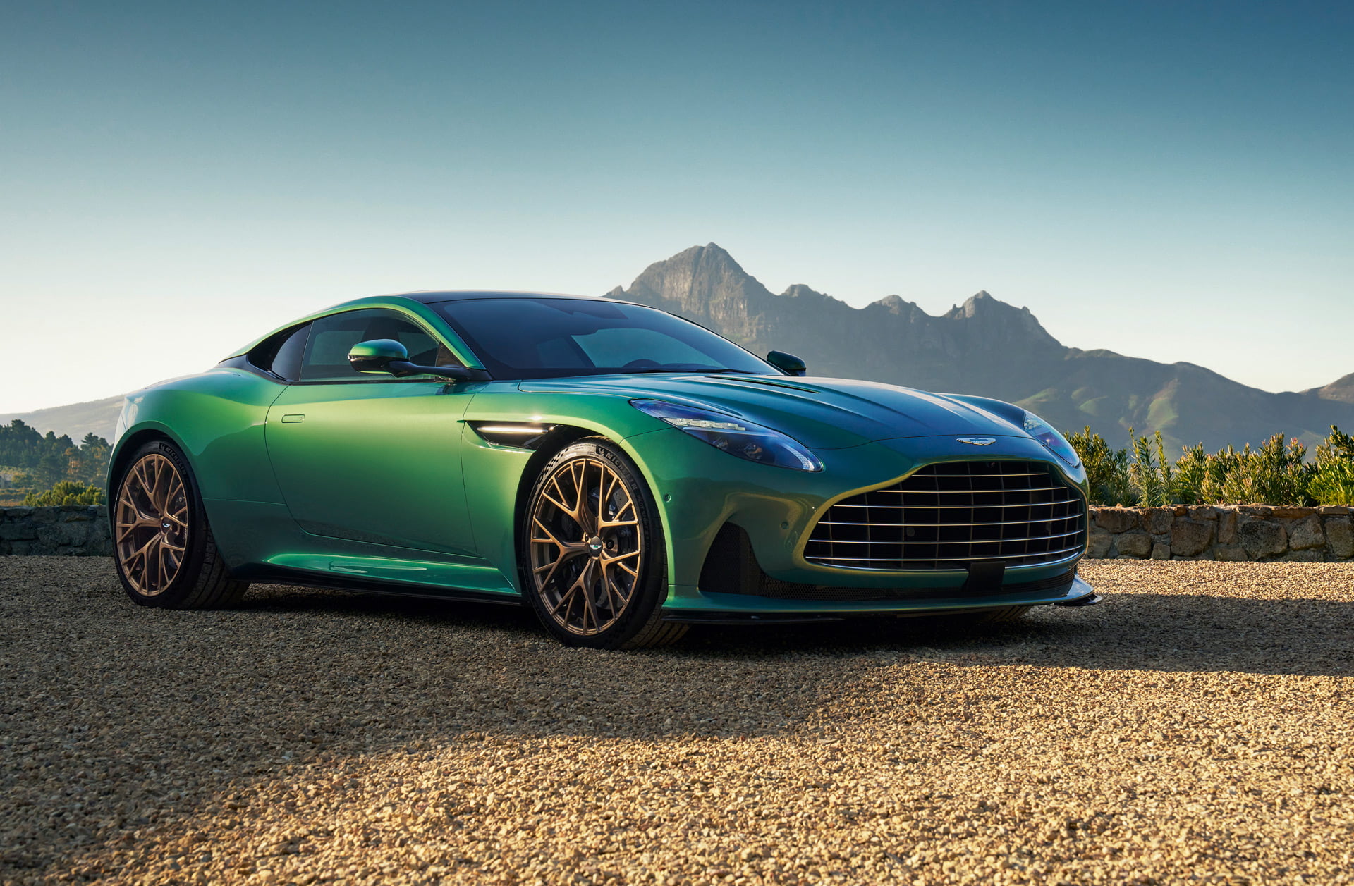 Aston Martin DB12
