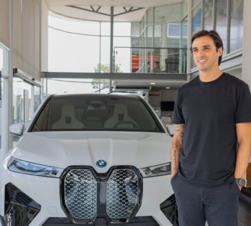 Bryan Ruiz se suma a la sostenibilidad con su auto eléctrico