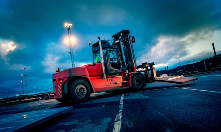 Matra expande su portafolio con las marcas Kalmar y Hankook