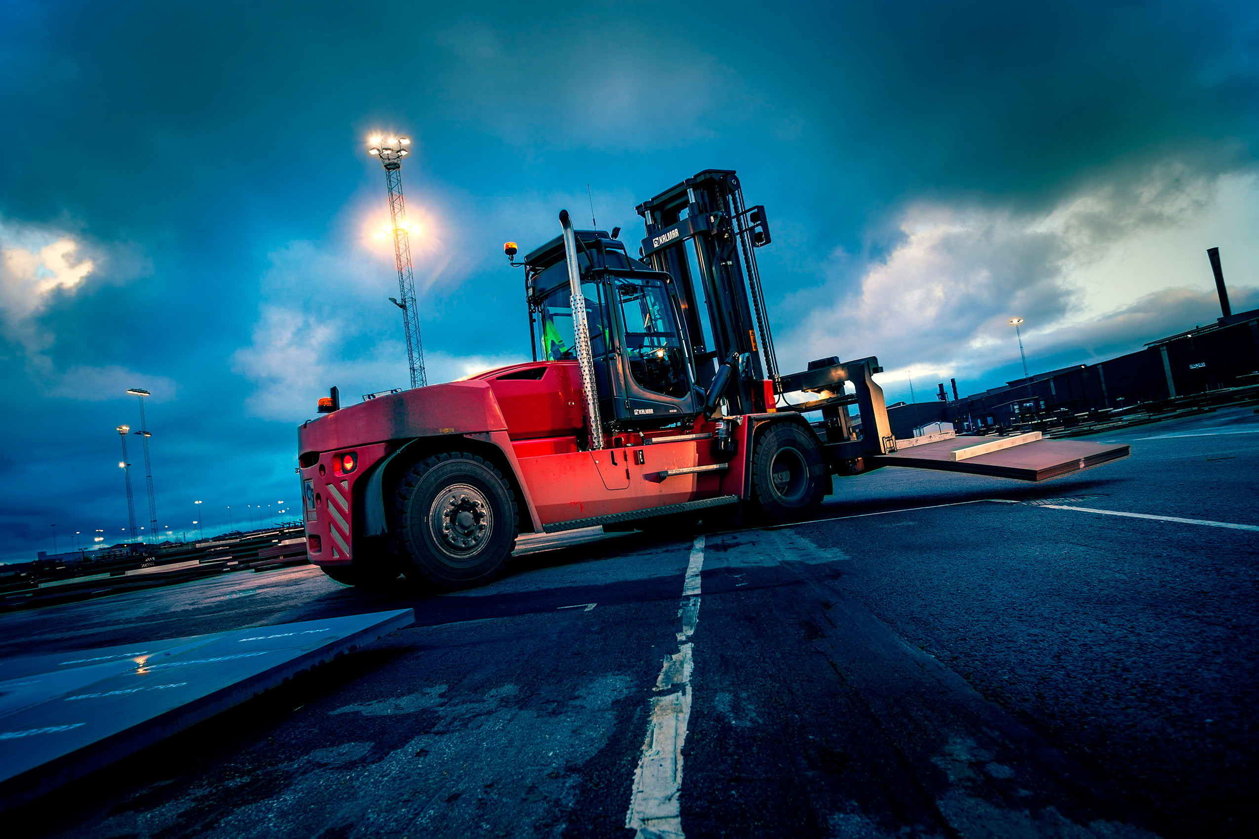 Matra expande su portafolio con las marcas Kalmar y Hankook