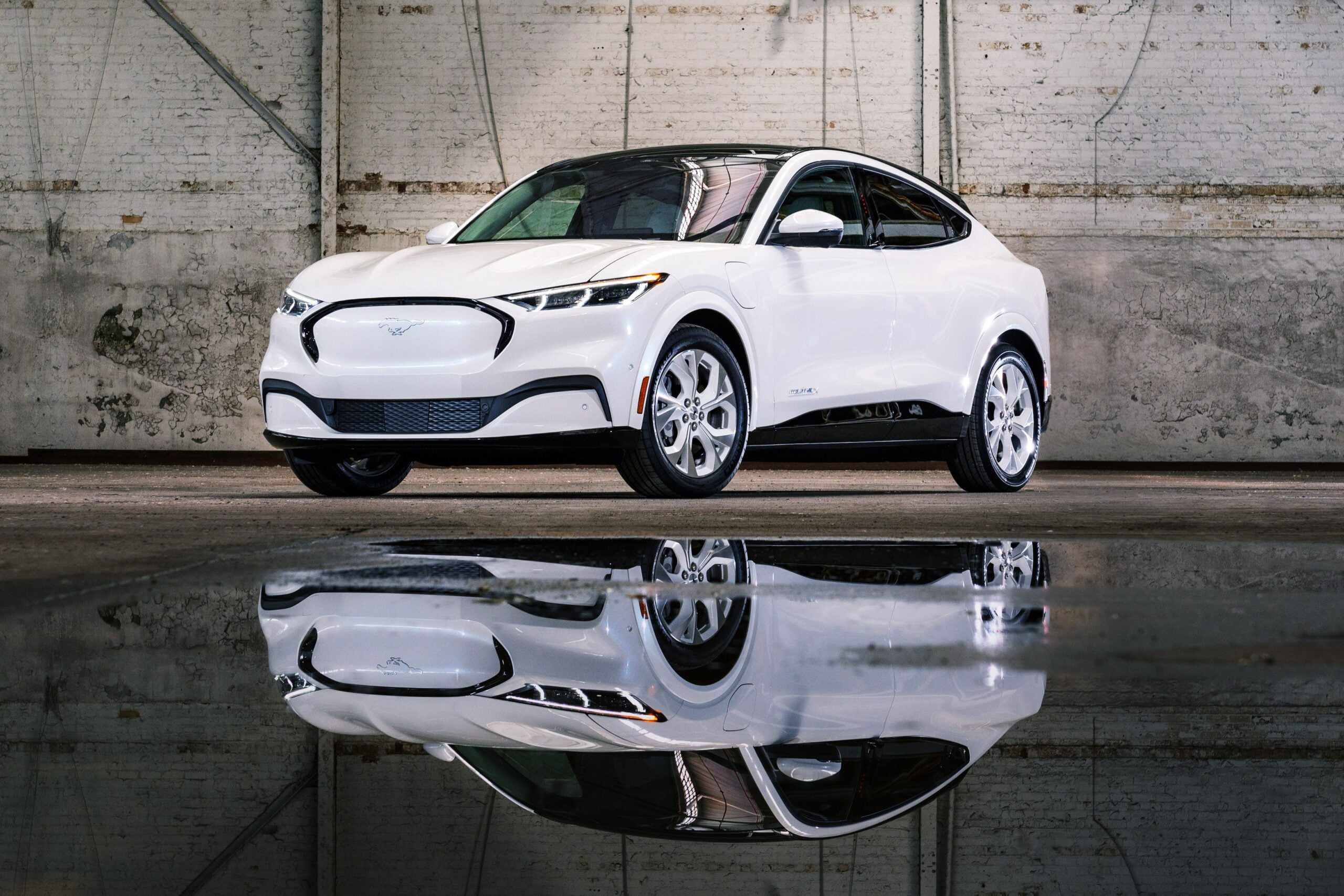 Ford patenta sistema de carga inalámbrica para autos eléctricos