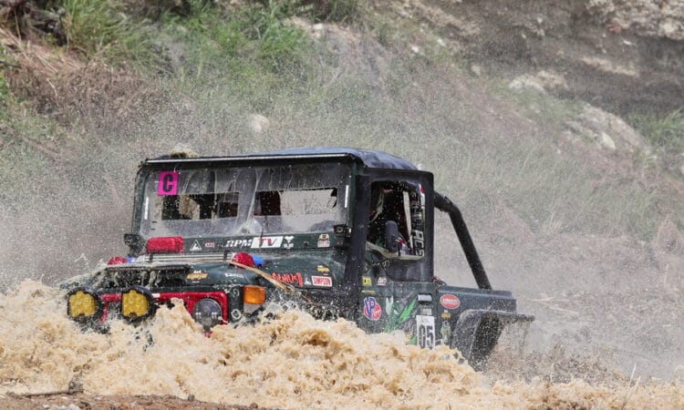 Delgado y Cubero dominan el Autocross en Pérez Zeledón