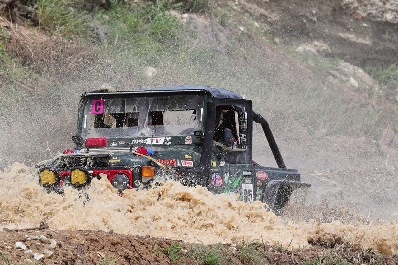 Delgado y Cubero dominan el Autocross en Pérez Zeledón