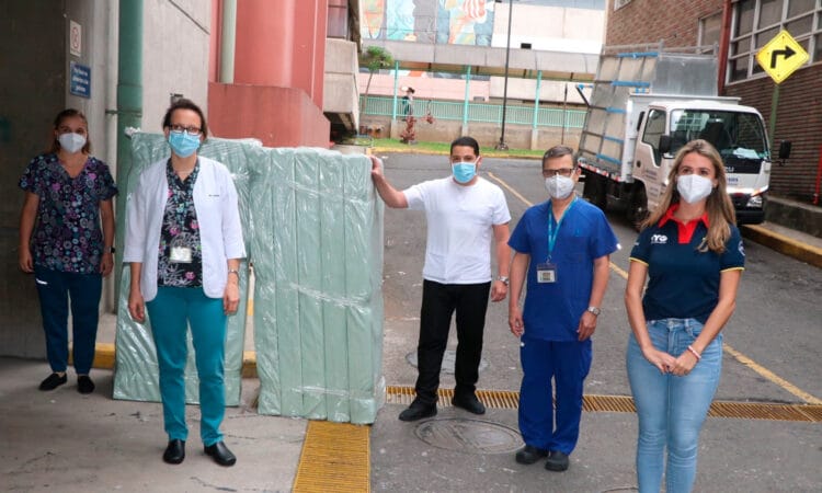 APROENCA y Repuestos La Guaca refuerza su apoyo a pacientes con cáncer