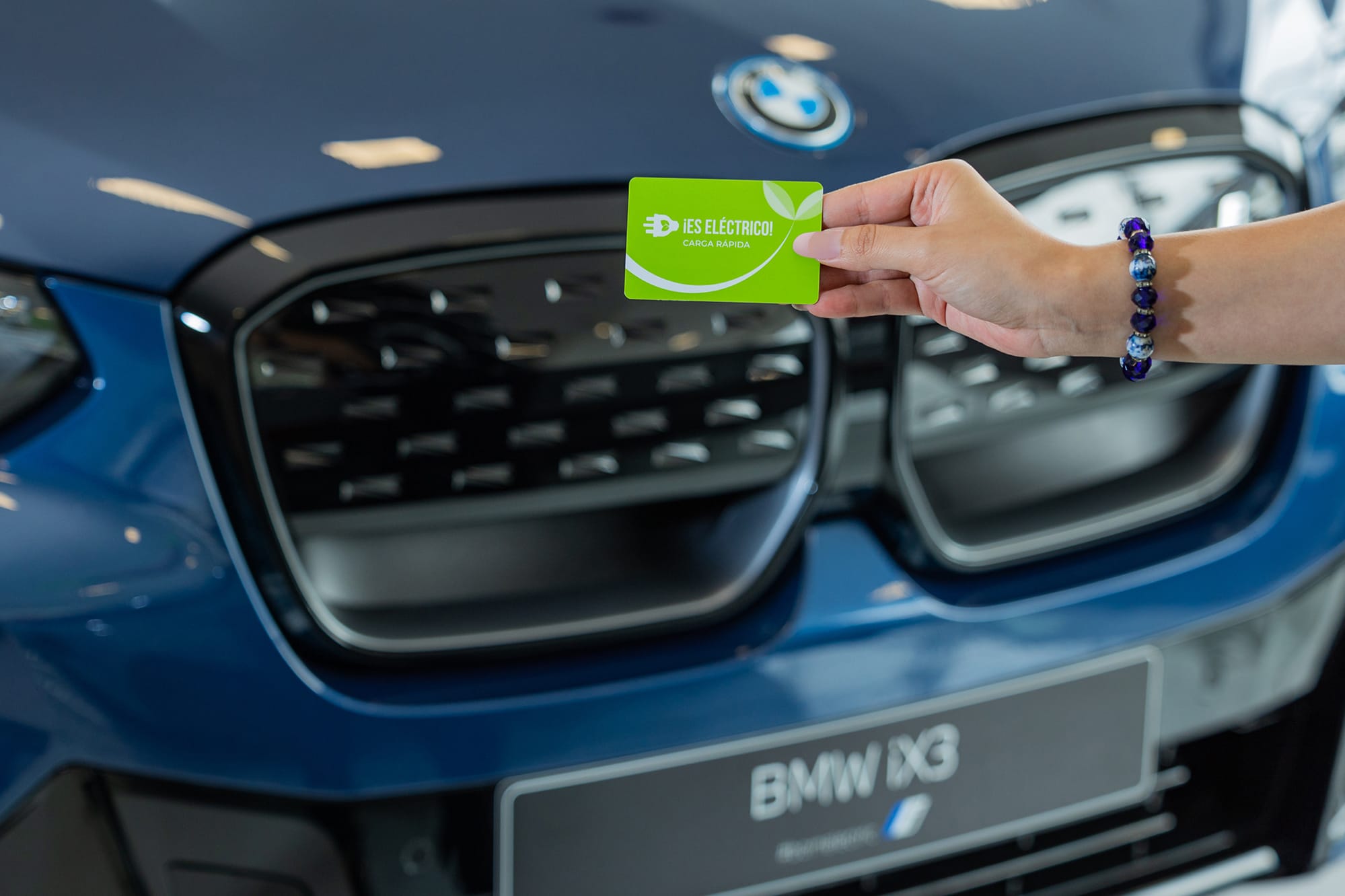 BMW y MINI darán tarjetas de carga rápida del ICE