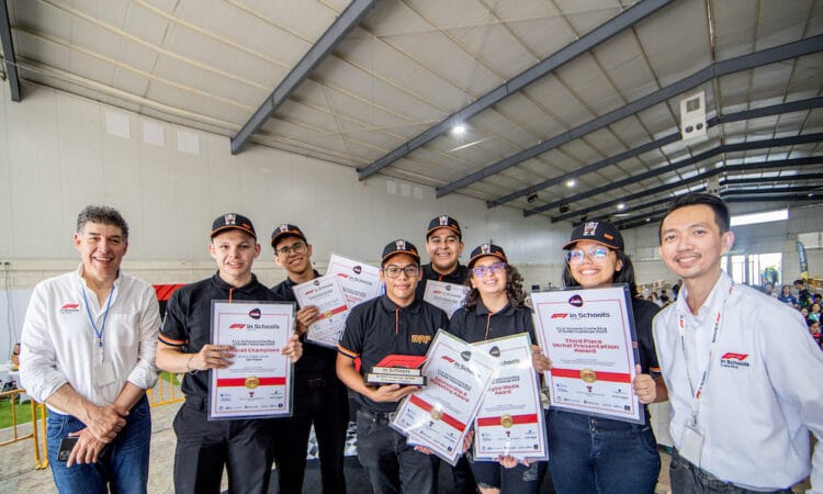 Estudiantes ticos ganan programa F1 in Schools y viajan a la Fórmula 1 en México