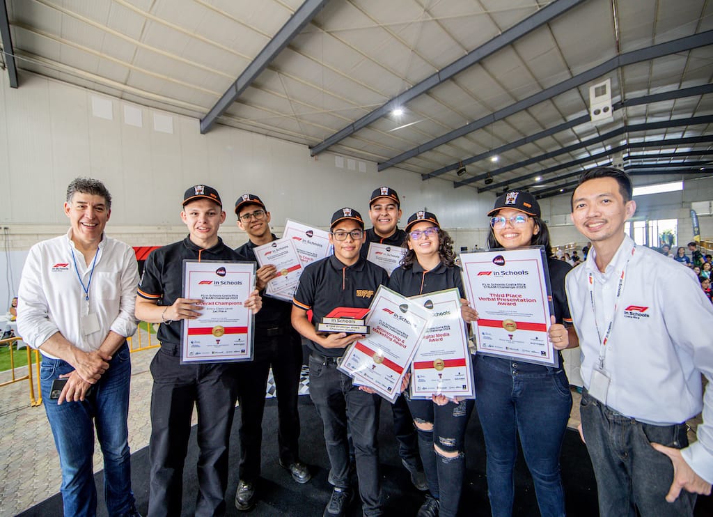 Estudiantes ticos ganan programa F1 in Schools y viajan a la Fórmula 1 en México
