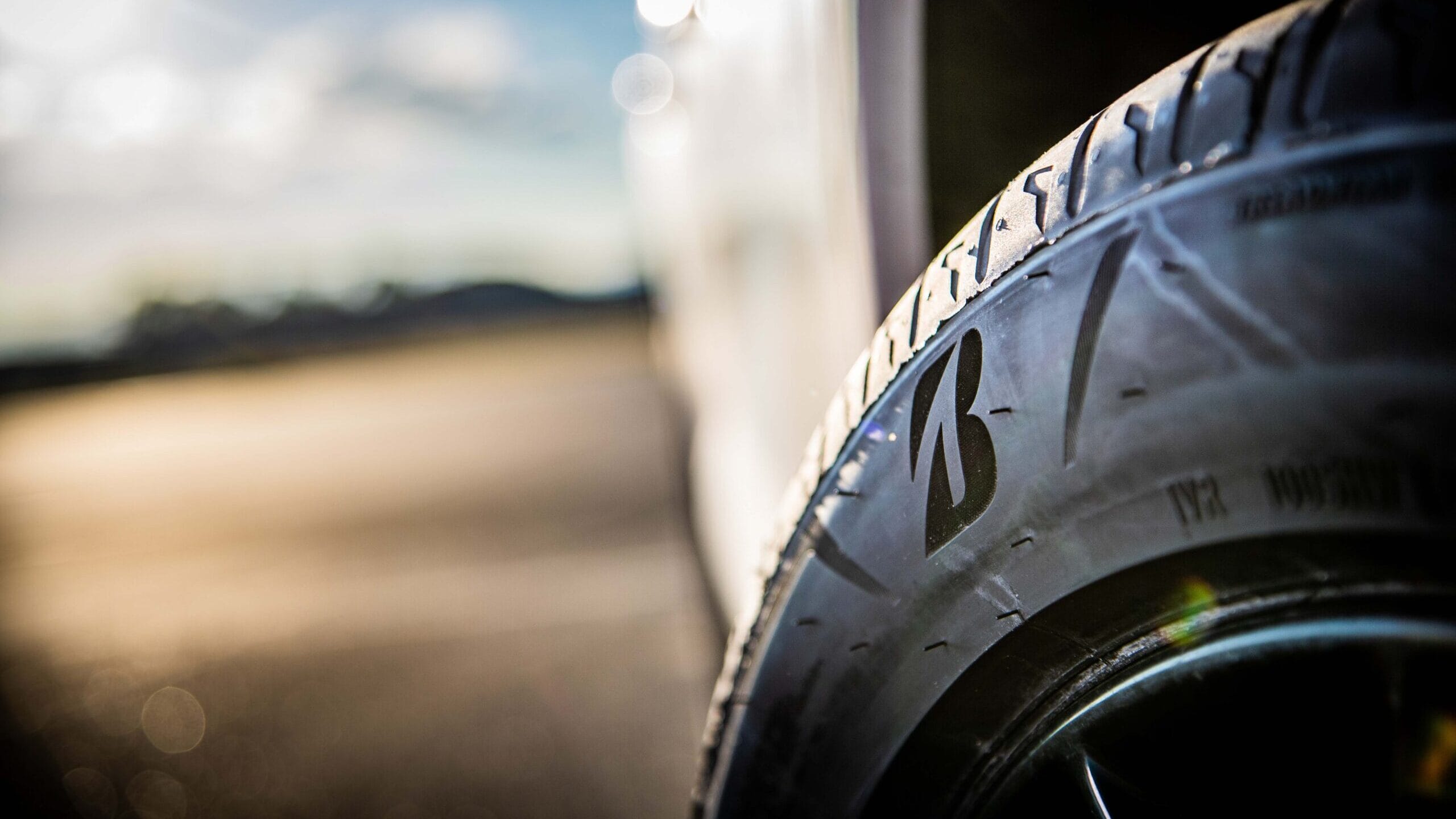 Bridgestone presenta sus innovadoras llantas WeatherPeak y WeatherGrip