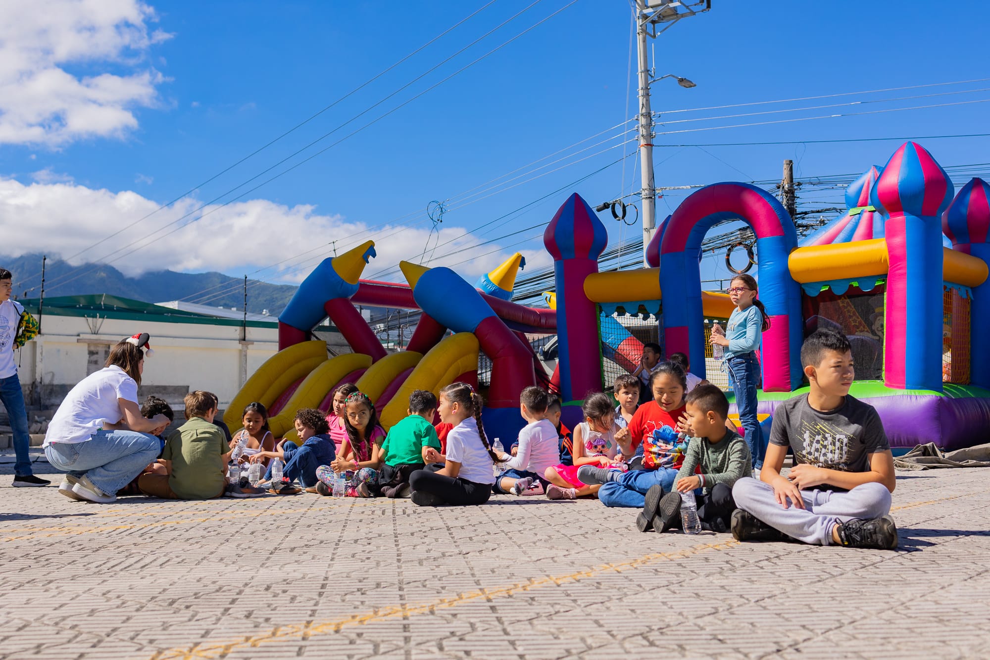 Red Motors Contribuye a una mágica Navidad para 100 niños en riesgo social