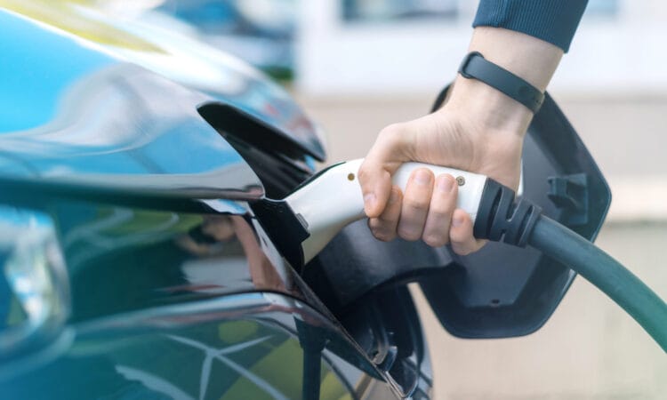 Seis consejos para optimizar el rendimiento de la batería de un carro eléctrico