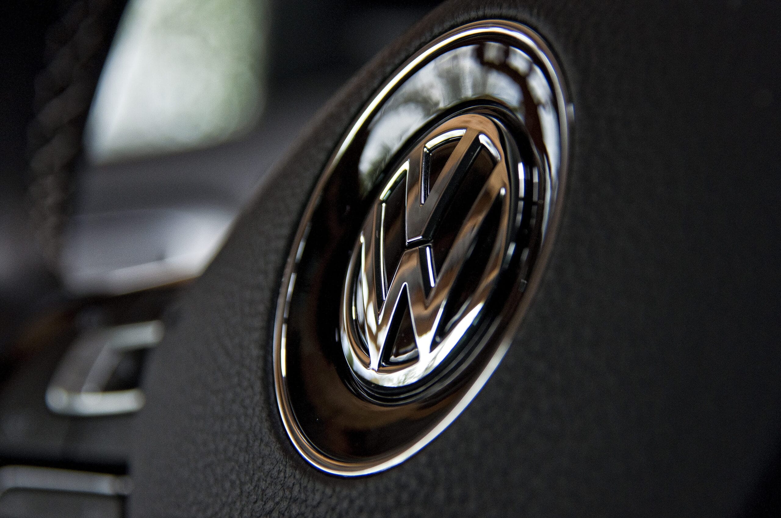 Volkswagen innova con desarrollo de sus propios productos de IA