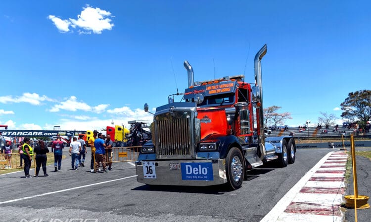 Los Cabezales se enfrentaron en Parque Viva
