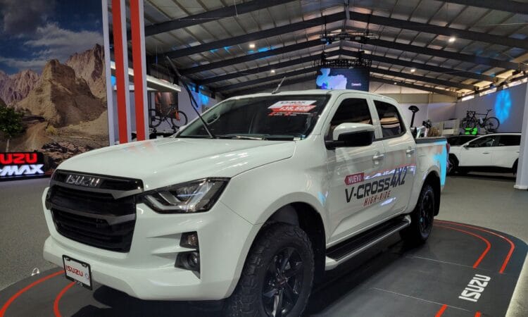 Isuzu presenta su nueva línea en la Expomóvil 2024