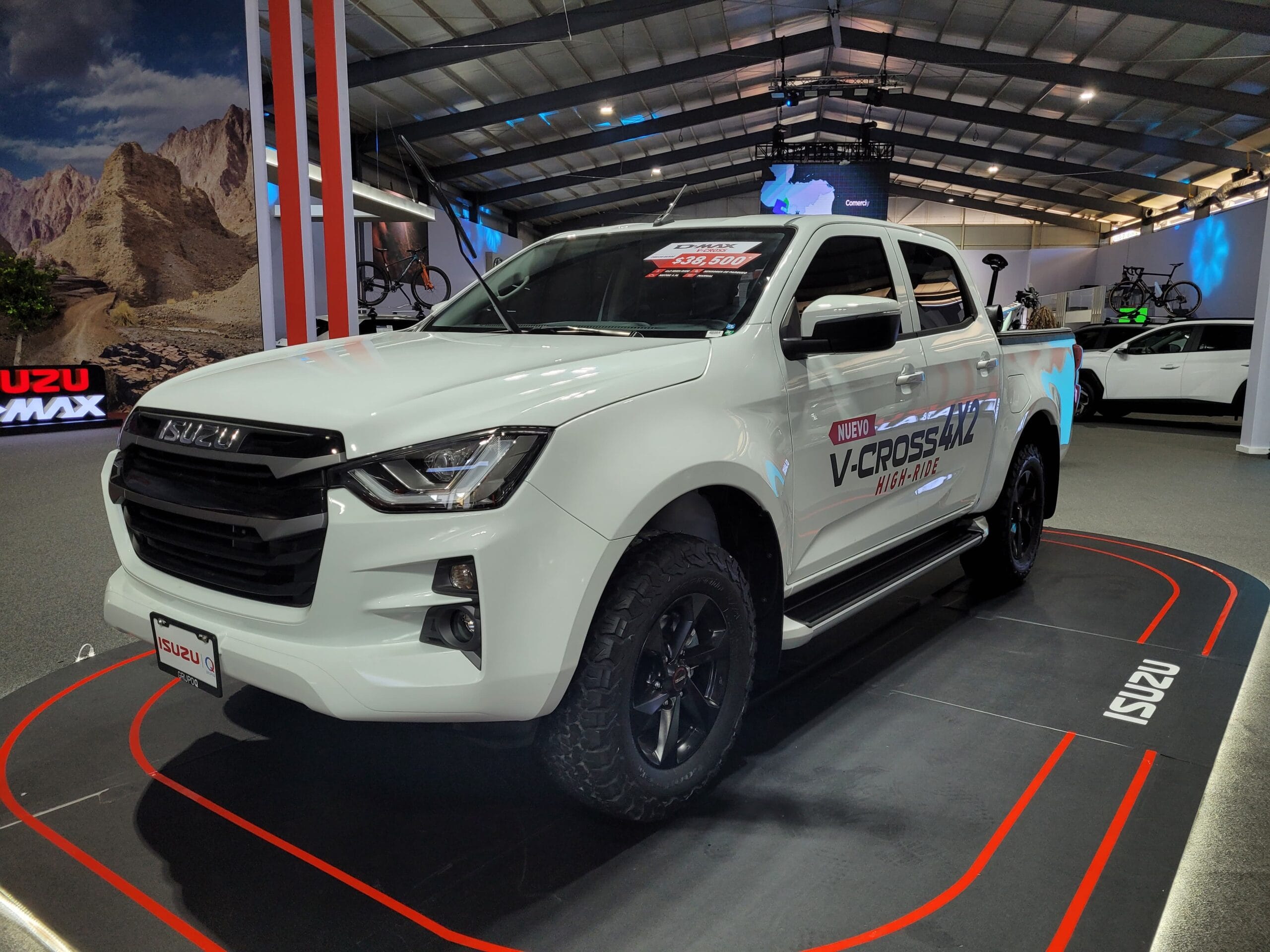Isuzu presenta su nueva línea en la Expomóvil 2024