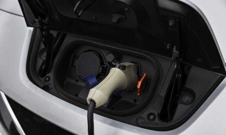 Consejos para cuidar de su vehículo eléctrico durante la temporada de lluvias