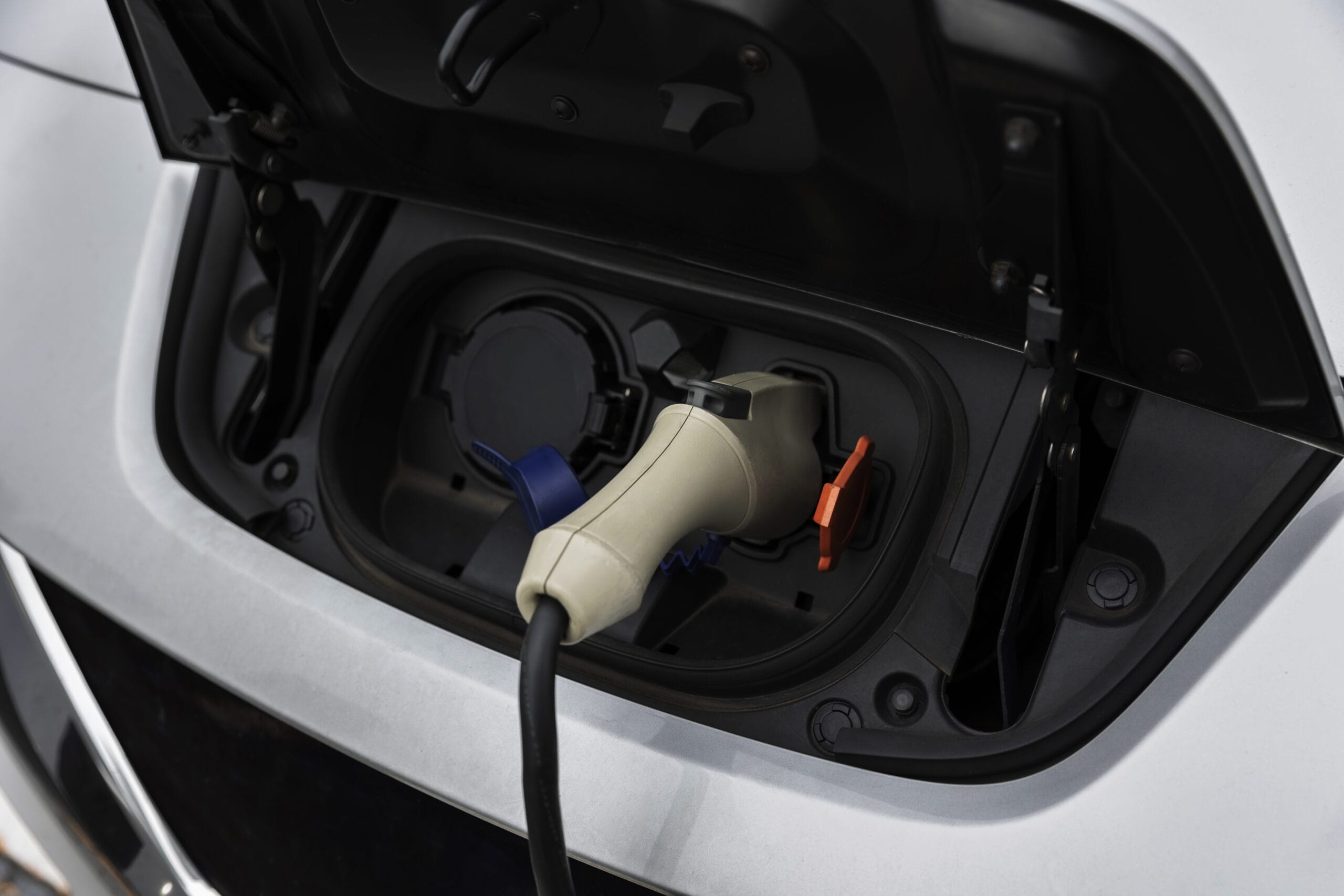 Consejos para cuidar de su vehículo eléctrico durante la temporada de lluvias