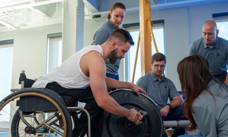 Bridgestone equipa a atletas de los Juegos Paralímpicos París 2024