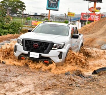 Clientes ponen a prueba la Nissan Frontier en pista off-road