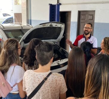 Taller de mecánica básica gratuito para mujeres en Lindora