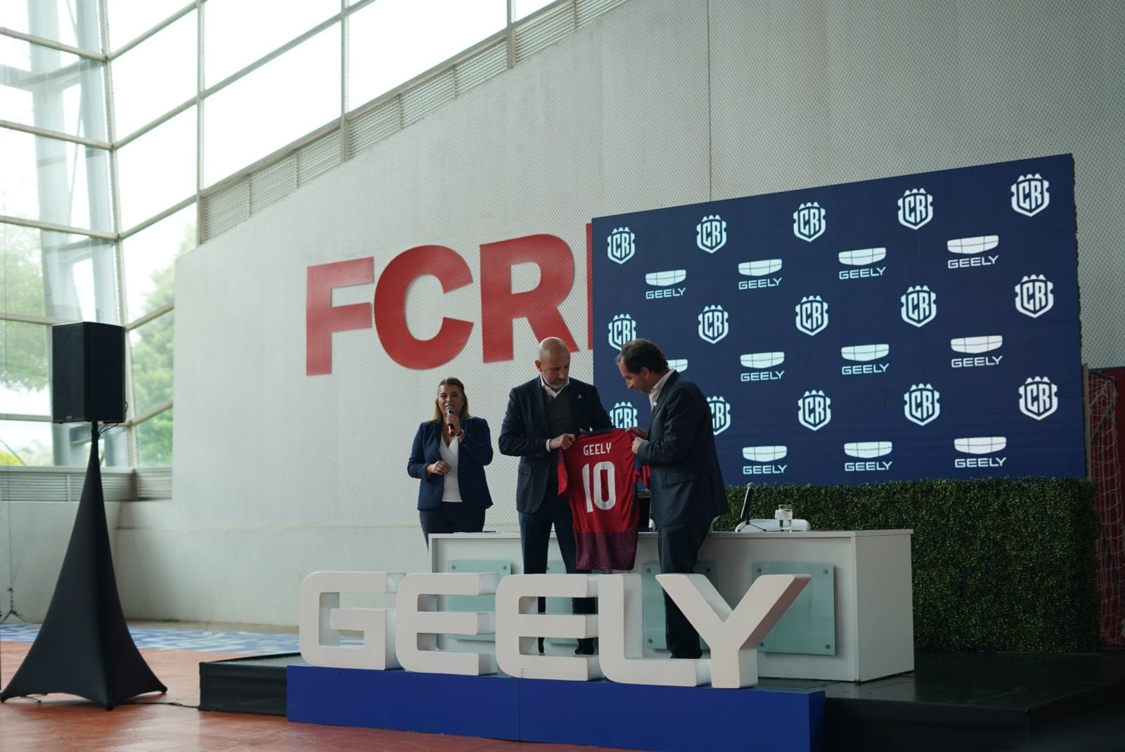 geely patrocinará a la selección nacional de fútbol