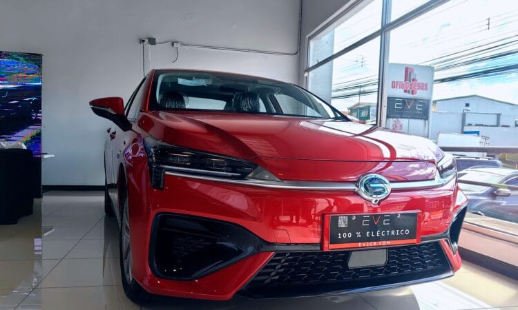 taxis rojos apuntan a lo eléctrico