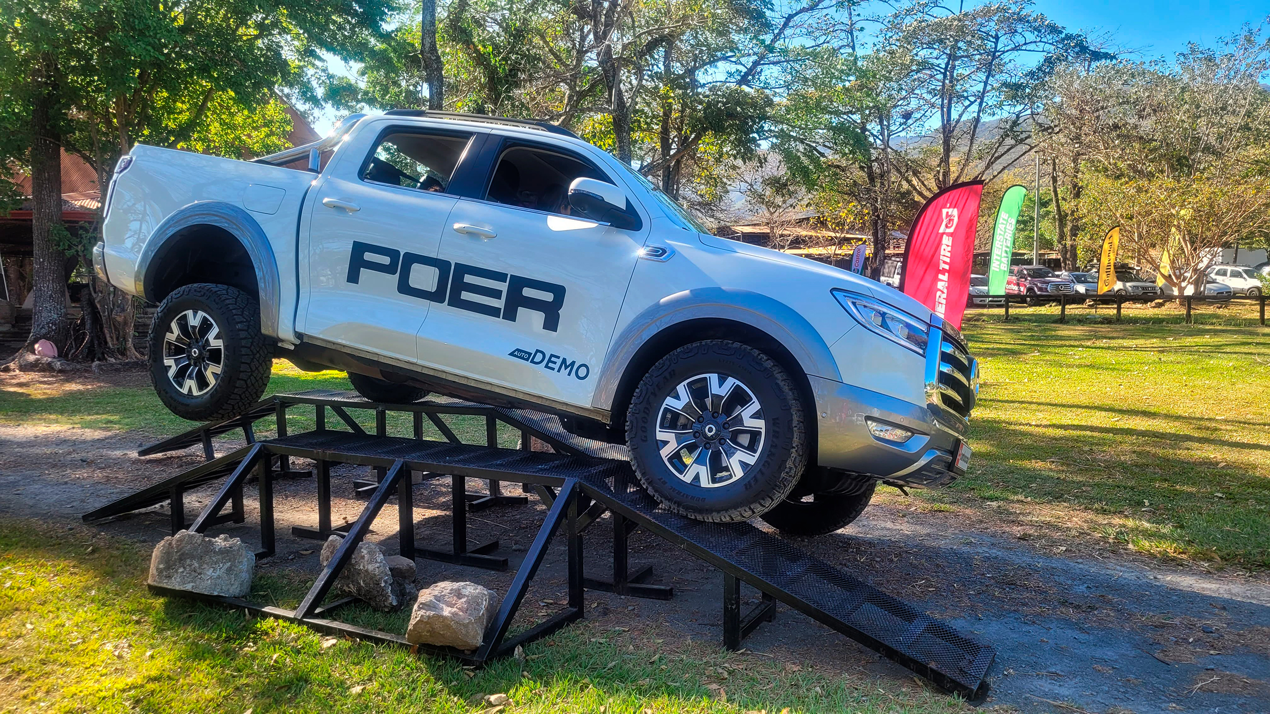 ambacar presentó sus modelos 4x4