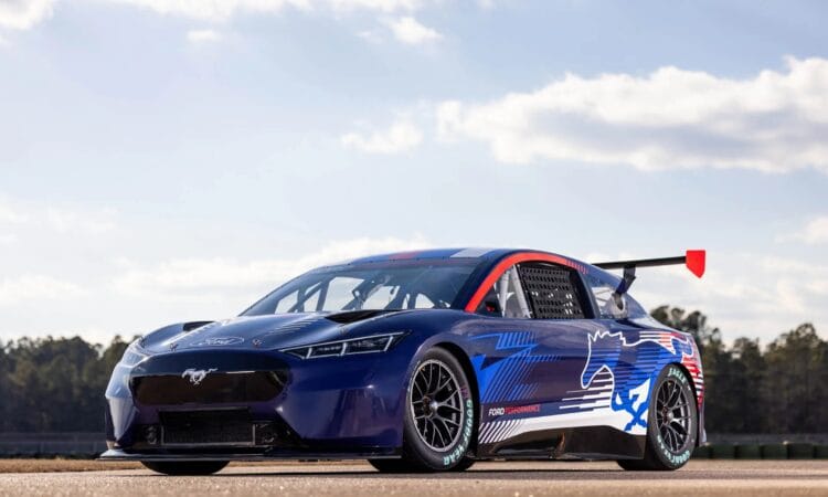 prototipo ford mustang mach e nascar