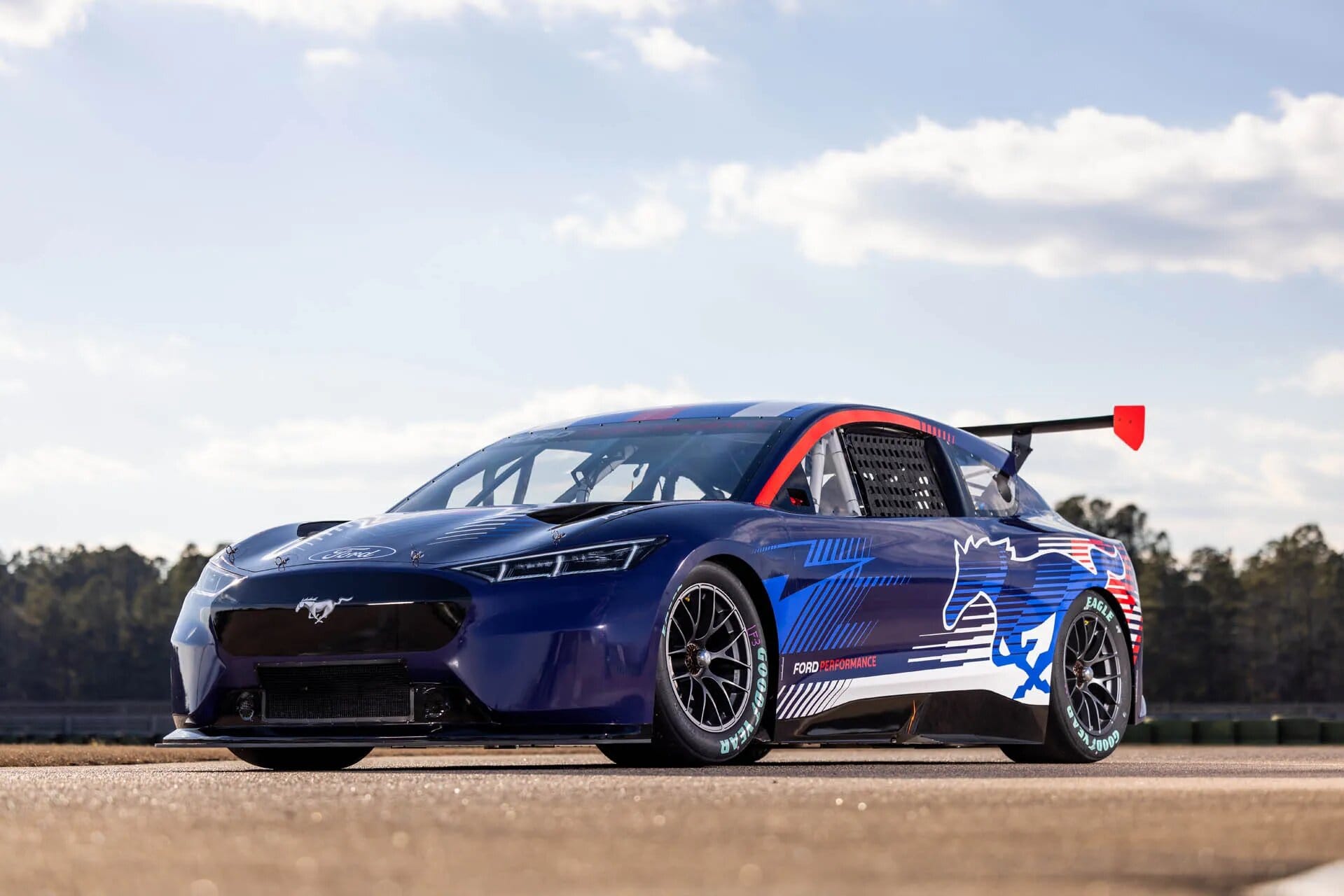 prototipo ford mustang mach e nascar