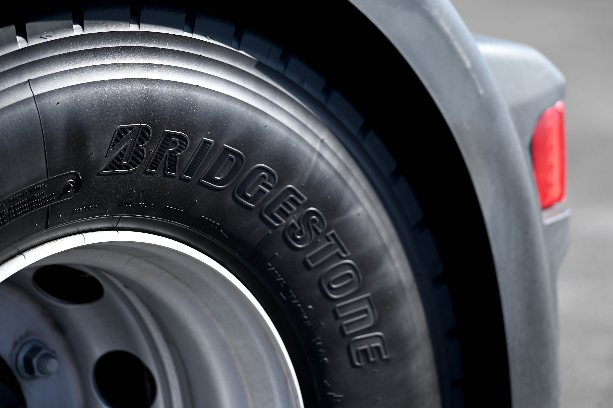 bridgestone cumple 94 años de innovación y compromiso