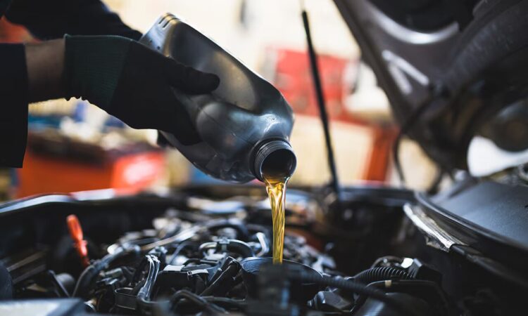 ¿Qué pasa si le pongo aceite de otra marca a mi carro?