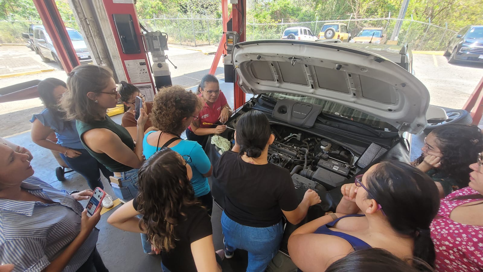 curso gratuito de mecánica para mujeres guanacastecas