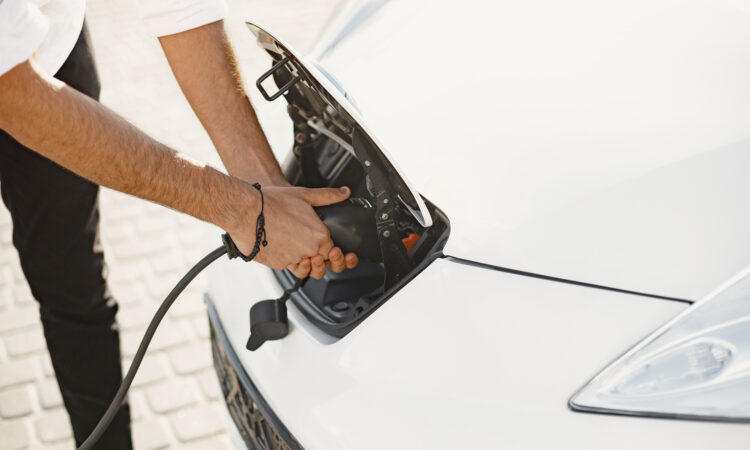 cinco claves para optimizar la batería de su vehículo eléctrico