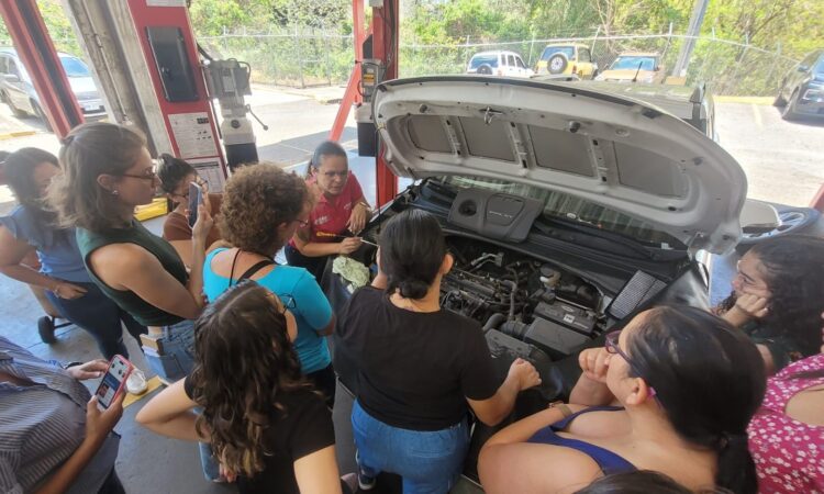 taller gratuito de mecánica básica para mujeres