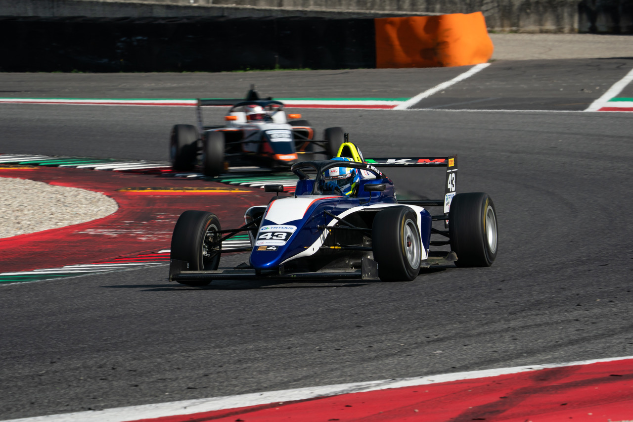 evan michelini cierra con temple su segunda participación en la evan michelini cierra con temple su segunda participación en la f4 europea