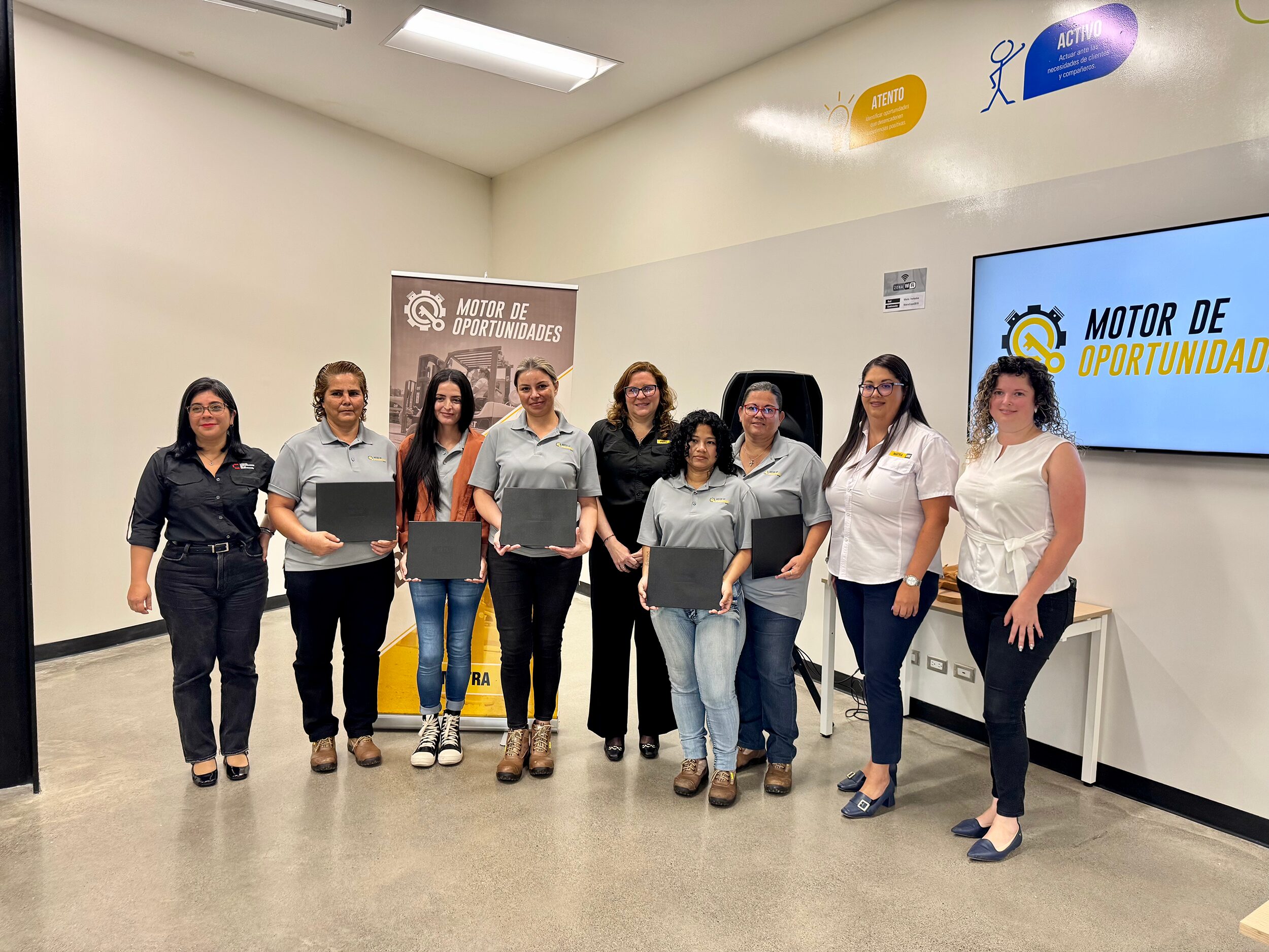 MATRA celebra 10 generaciones de operadoras de montacargas