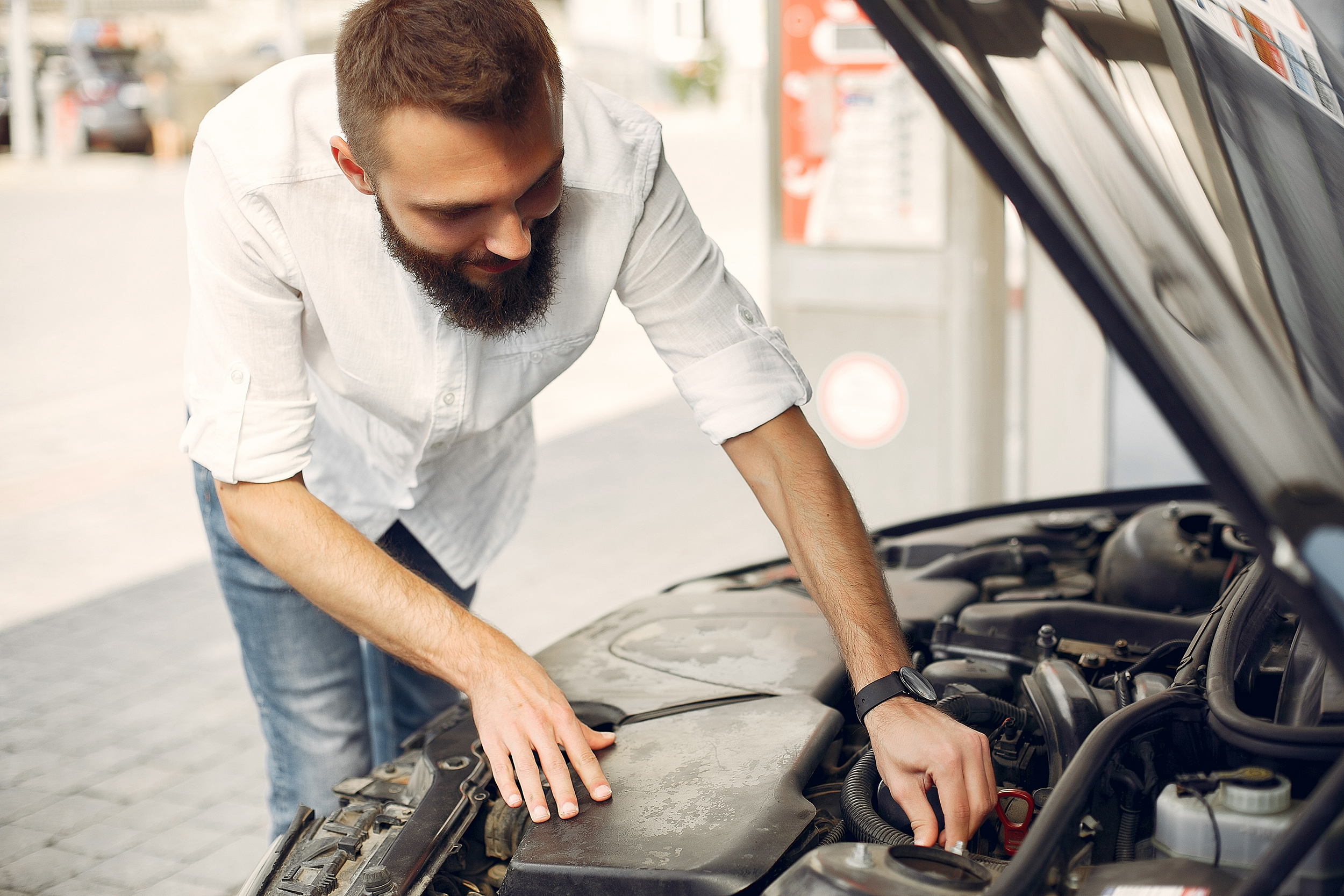 Qué revisar en su carro antes de salir a carretera