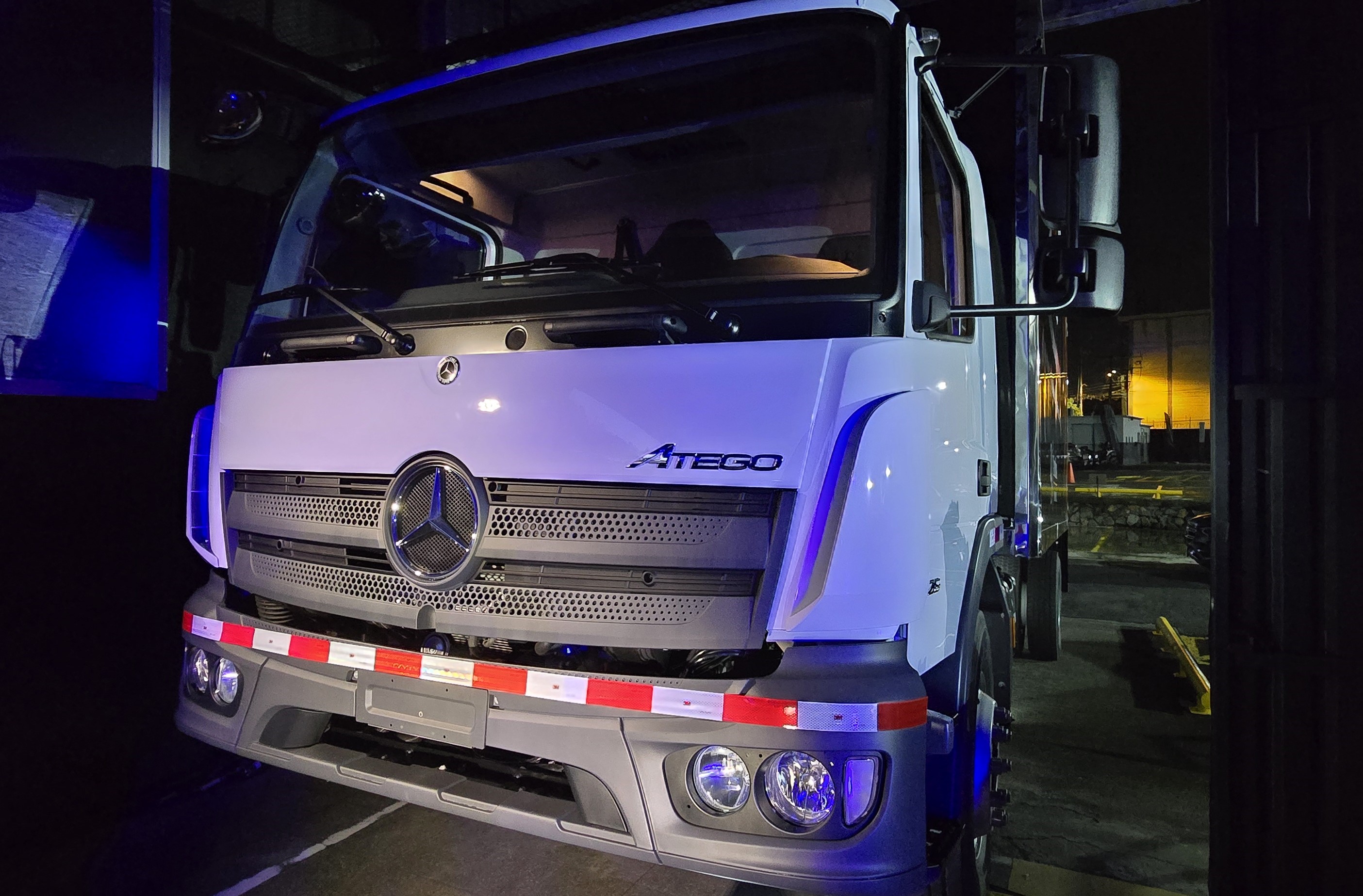 Mercedes-Benz presentó la nueva generación de camiones Atego