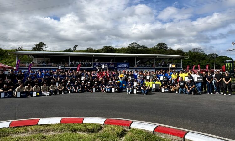 Carrera Con Motor y Corazón