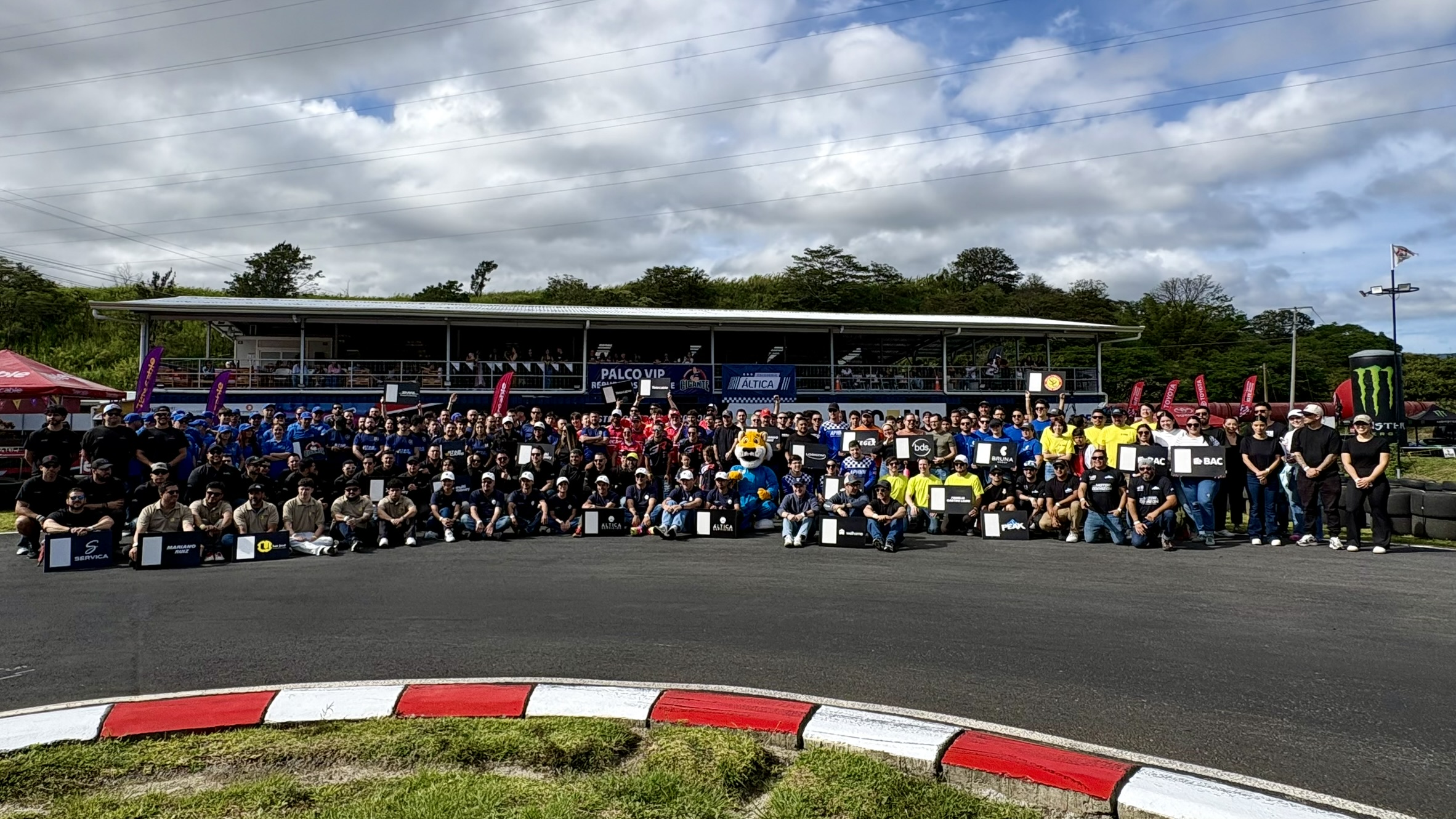 Carrera Con Motor y Corazón